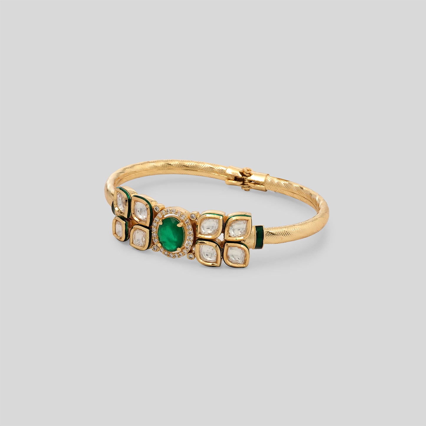 Sovereign Emerald Centre Bracelet