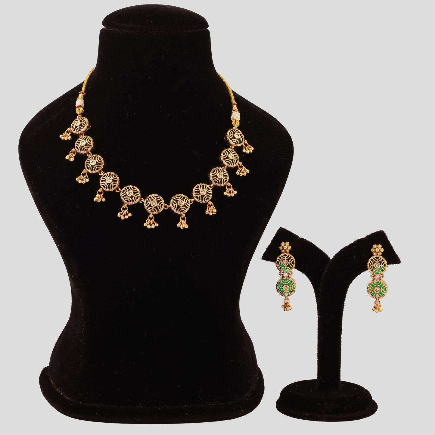 Emerald Stone Shell Necklace
