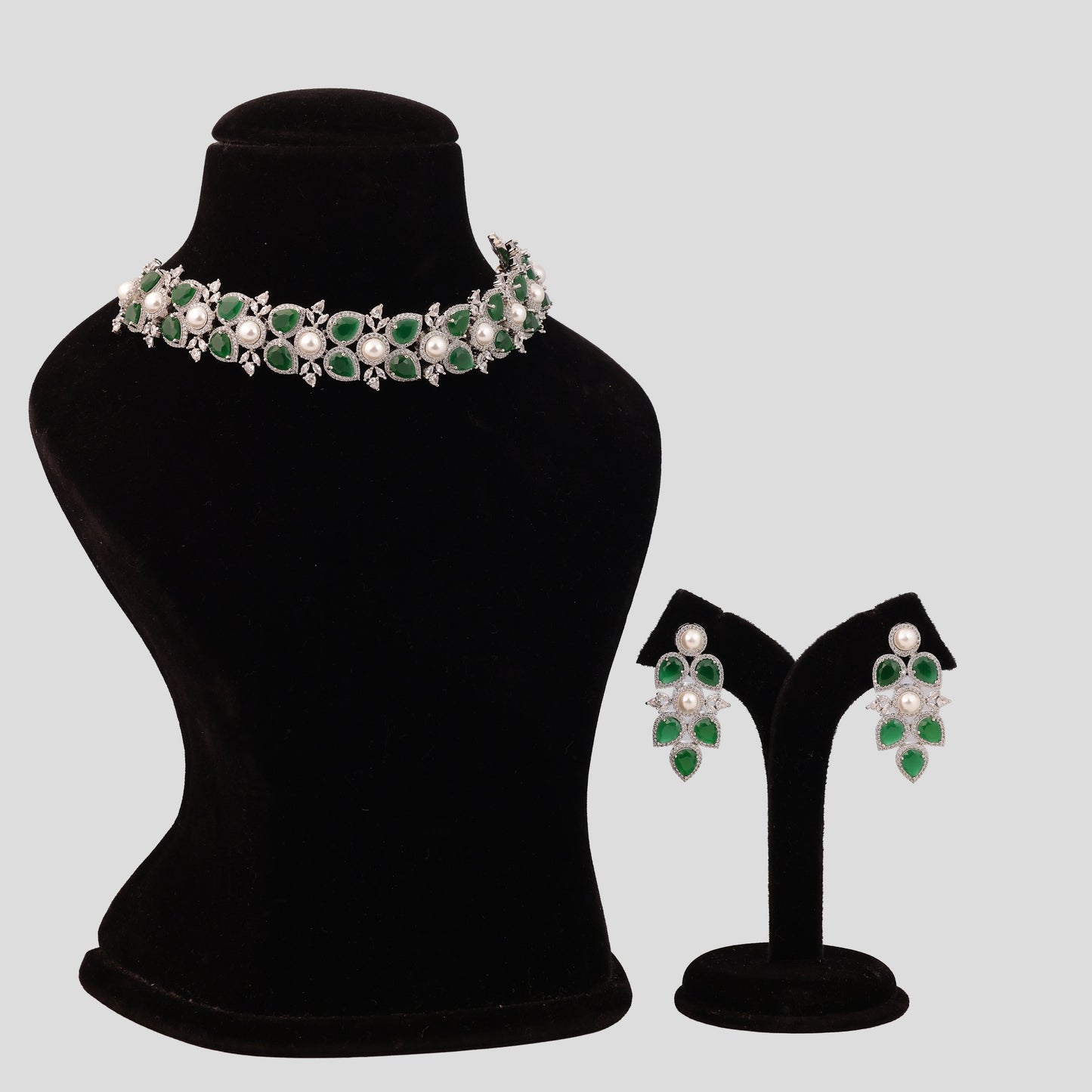 Emerald Pasley Pearl Chokar