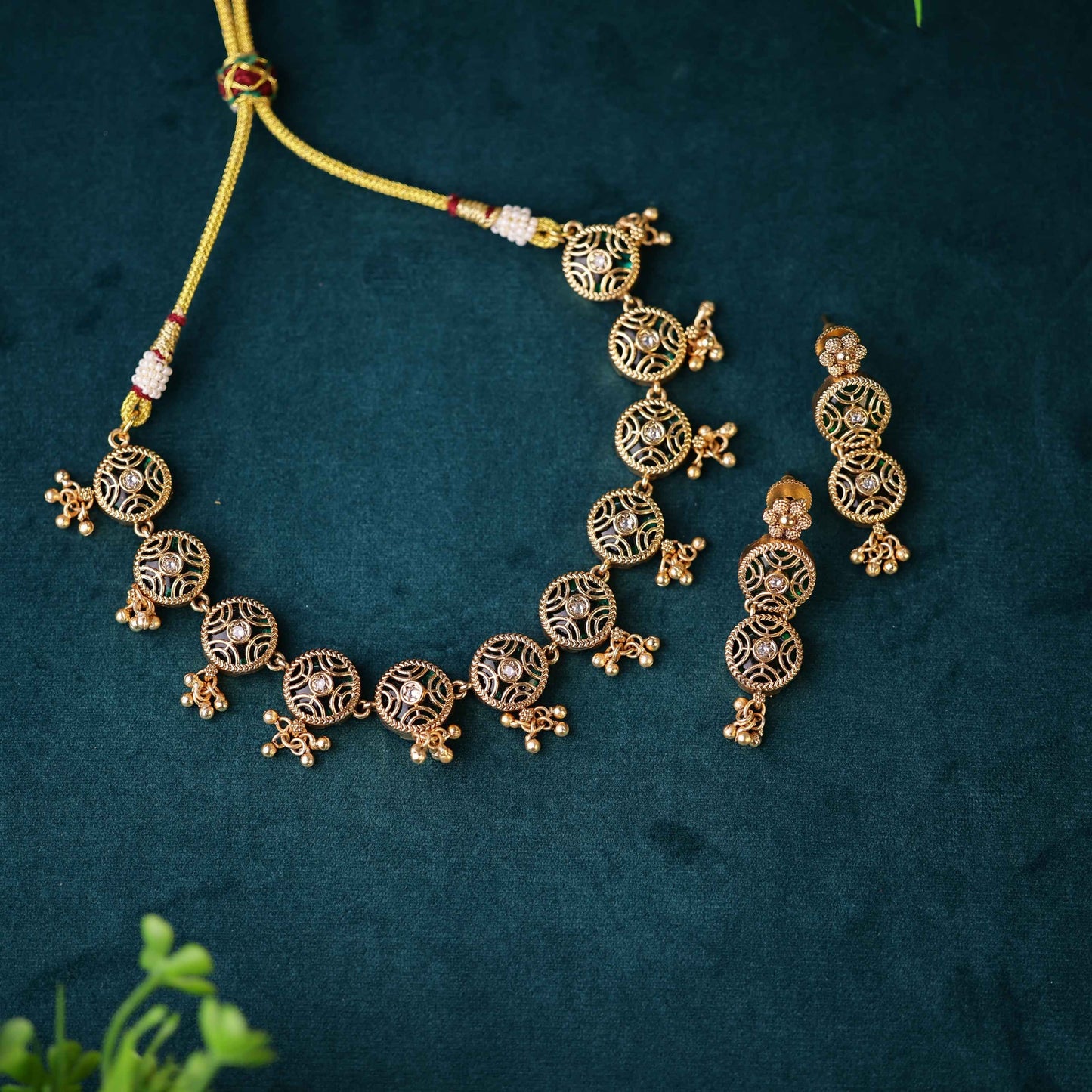 Emerald Stone Shell Necklace
