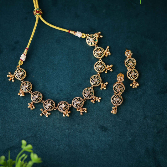 Emerald Stone Shell Necklace