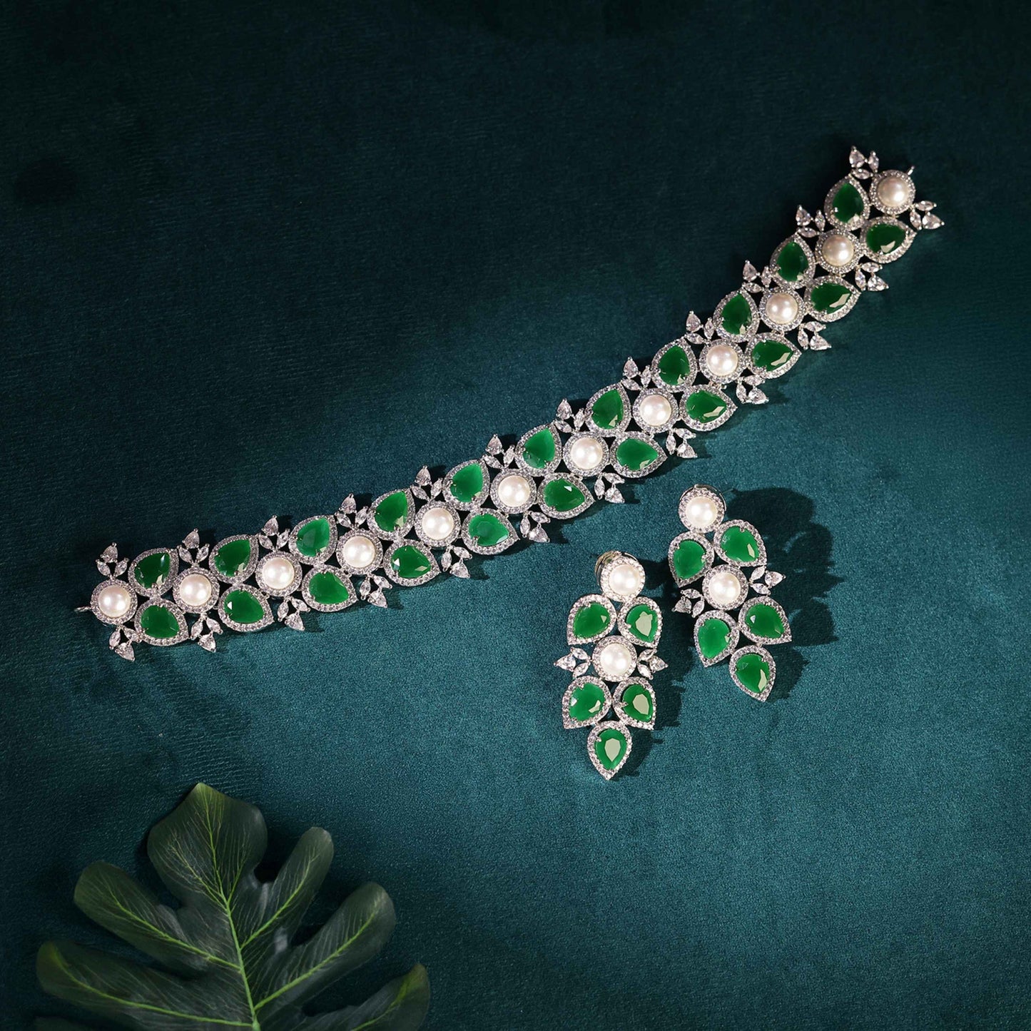 Emerald Pasley Pearl Chokar